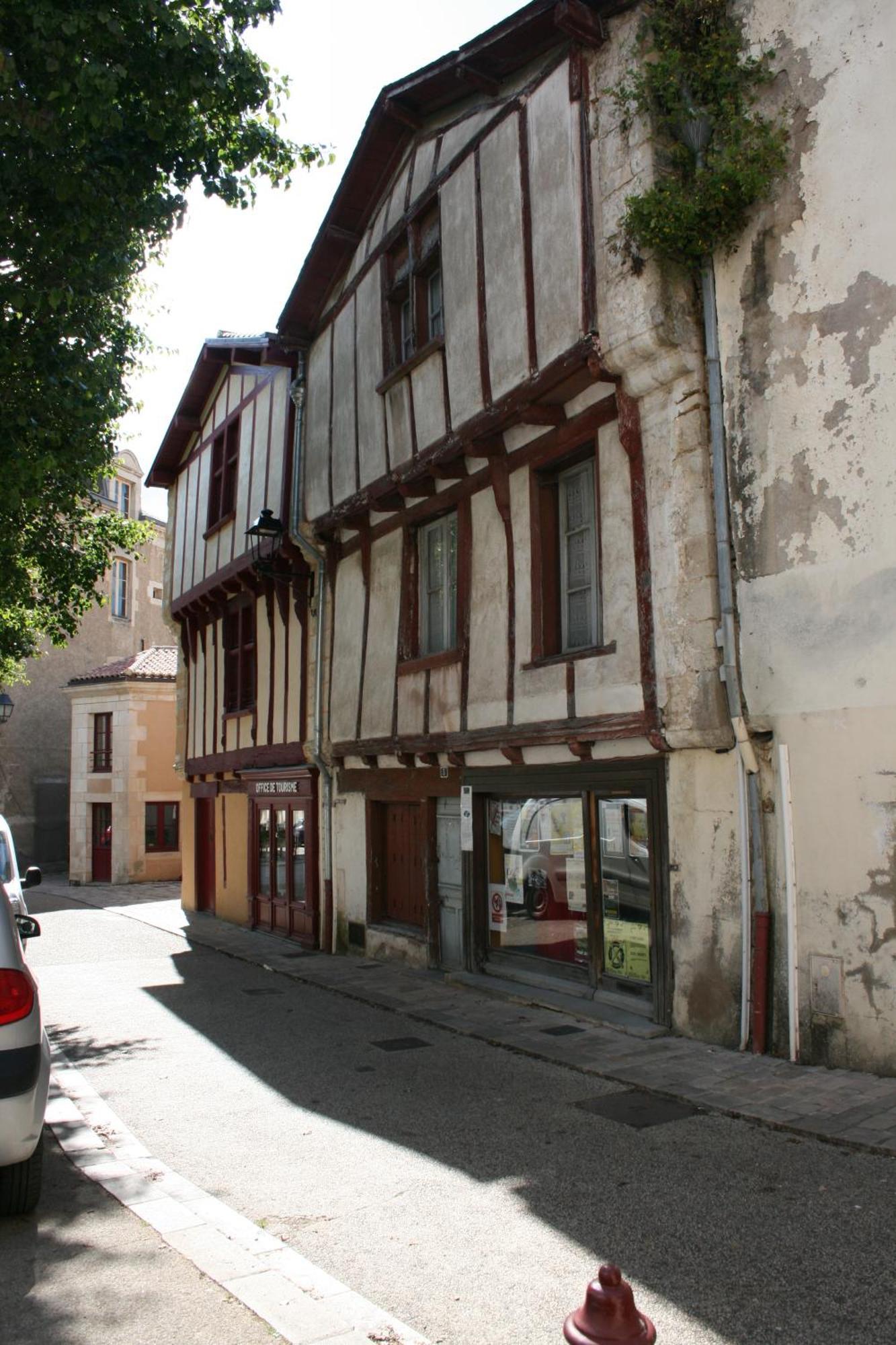 Appartement Les Nuits D'Aldearde à Airvault Extérieur photo